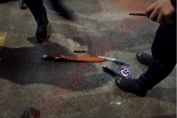 Reglare de conturi într-un autobuz! Arsenal incredibil folosit: cuțite, macete și boxuri