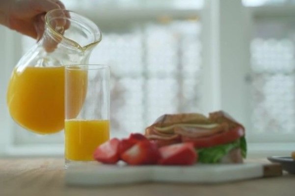 Cum apare hipertensiunea la copii și adolescenți. Pericolul ascuns din sucurile „naturale“ de fructe