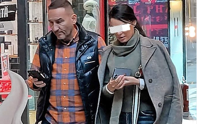 Va mai amintiti de &bdquo;smecherul cu elicopter&rdquo;? Excentricul milionar si-a scos bruneta la cumparaturi