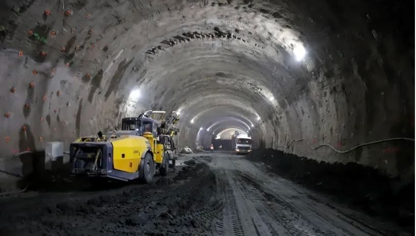 Cel mai lung tunel rutier din Romania, tot mai aproape de final: Cand ar putea fi gata