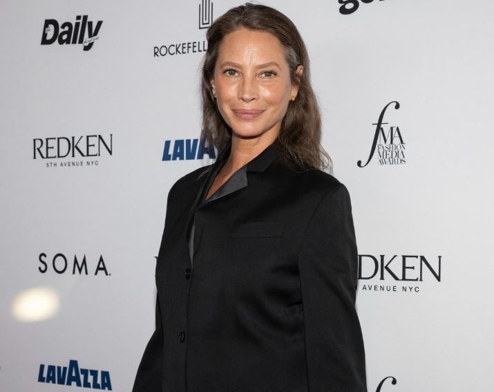 4 reguli pe care supermodelul anilor &rsquo;90 le respecta cu sfintenie pentru un ten perfect