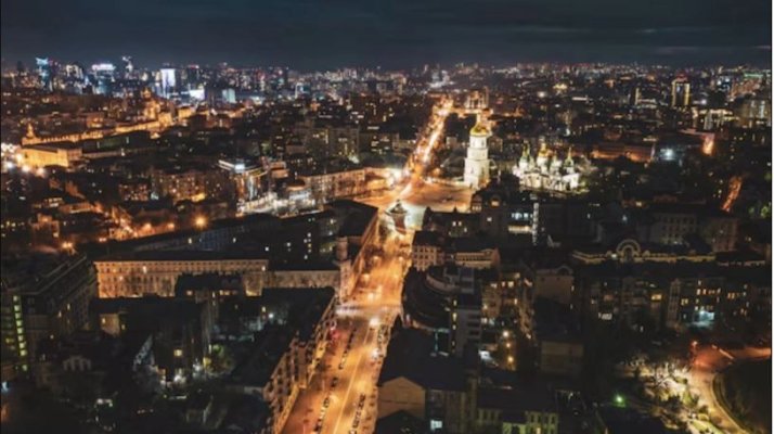 Micile afaceri din Ucraina se luptă să supravieţuiască, pe fondul întreruperilor de curent provocate de atacurile ruseşti