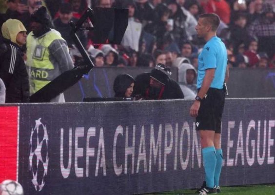 Fotbal: Sistemul VAR a avut 159 de intervenții în 396 partide din cupele europene
