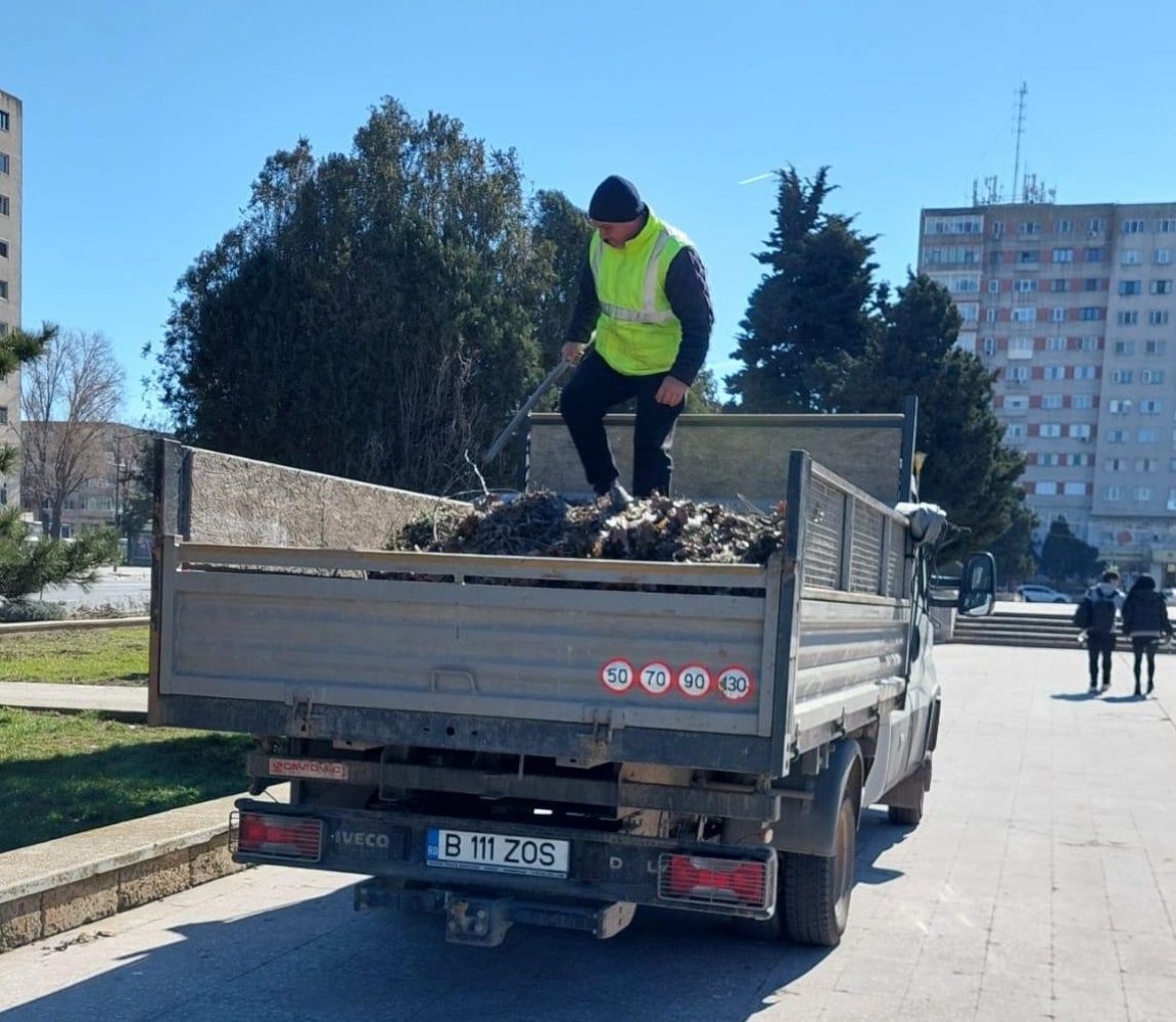 Echipele Confort Urban au inceput curatenia de primavara, pe strazile din Constanta