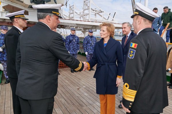 Majestatea Sa Margareta și Alteța Sa Principele Radu au urcat la bordul Navei-Școală „Mircea“