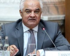 Consilierul lui Isărescu: Românii să lase mașinile acasă și „să ținem cu dinții“ de reducerea deficitului