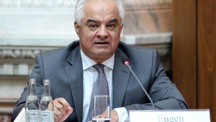 Consilierul lui Isărescu: Românii să lase mașinile acasă și „să ținem cu dinții“ de reducerea deficitului