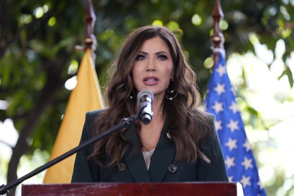 Președintele Donald Trump o înlocuiește pe șefa Departamentului pentru Securitate Internă, Kristi Noem