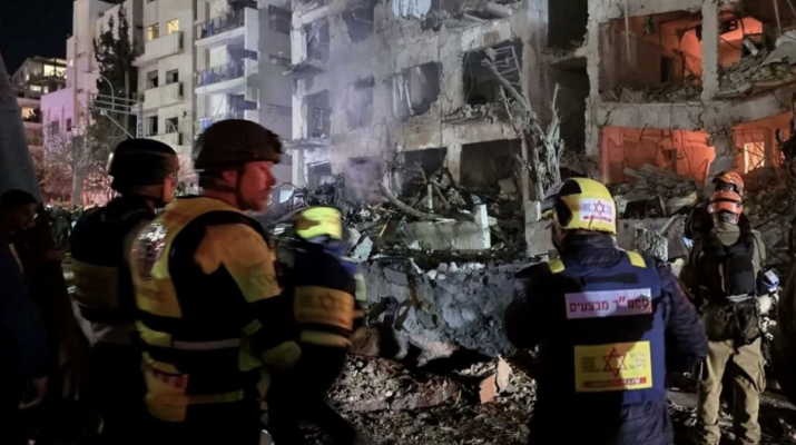 8 morți după ce o rachetă a lovit un bloc lângă Ierusalim