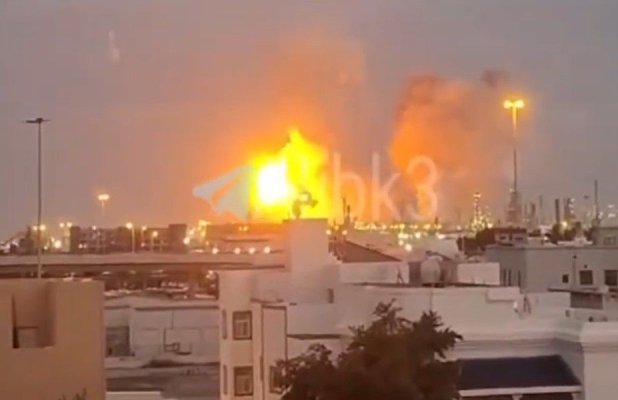 Iranul a atacat cu rachete balistice una dintre cele mai mari rafinării de petrol din zona Golfului. Video