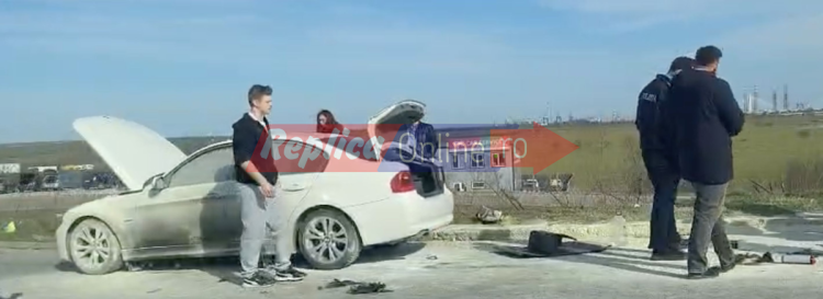 Un autoturism a luat foc, pe podul de la Agigea