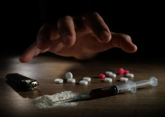 Psiholog: Comunicarea deschisă cu copiii poate reduce riscul consumului de substanțe