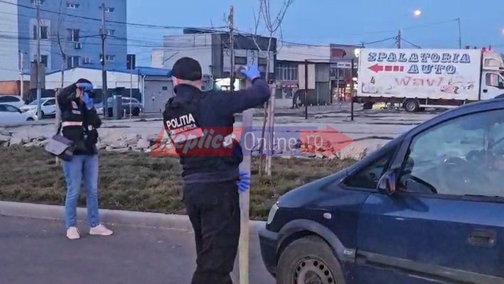 O femeie a ajuns la spital, după ce a fost lovită de un autoturism, în zona fostului bazar Gorbaciov. Video