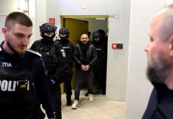 Manelistul Dani Mocanu a fost adus în cătușe în România și transportat direct în penitenciar. Video