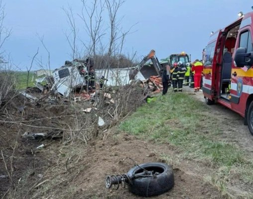 Accident înfiorător, pe DN 19: Un tânăr de 28 de ani a murit pe loc, după ce mașina sa a fost zdrobită de un camion