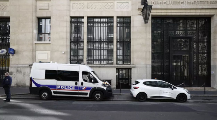 Un bărbat a fost imobilizat de polițiști în timp ce încerca să detoneze o bombă în sediul unei bănci americane din Paris