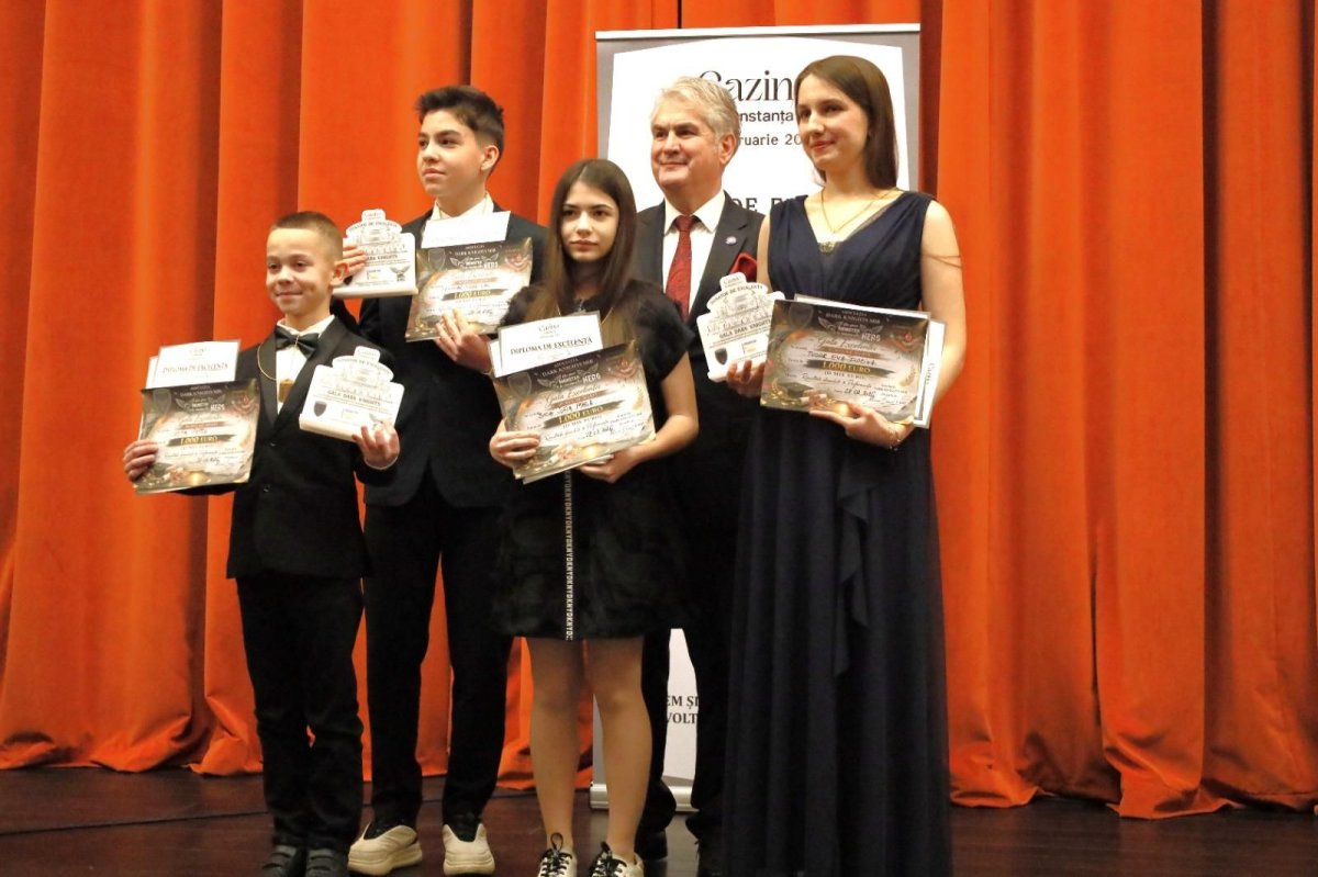 37 de tineri premiati la Gala Excelentei organizata de Asociatia Dark Knights la Cazinoul din Constanta