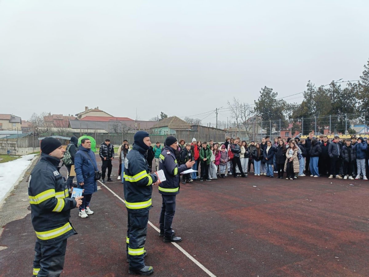 ISU Dobrogea a desfasurat activitati de pregatire pentru situatii de urgenta in scoli ISU Dobrogea a desfasurat activitati de pregatire pentru situatii de urgenta in scoli