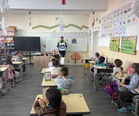Polițiștii constănțeni i-au educat pe elevi cum să se comporte în traficul rutier