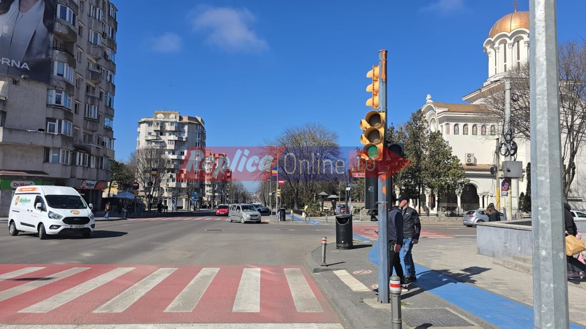 Sens unic sau...nonsens ? Semaforul de pe Bd. Tomis a devenit un monument al nostalgiei constantene. Video Sens unic sau...nonsens ? Semaforul de pe Bd. Tomis a devenit un monument al nostalgiei constantene. Video