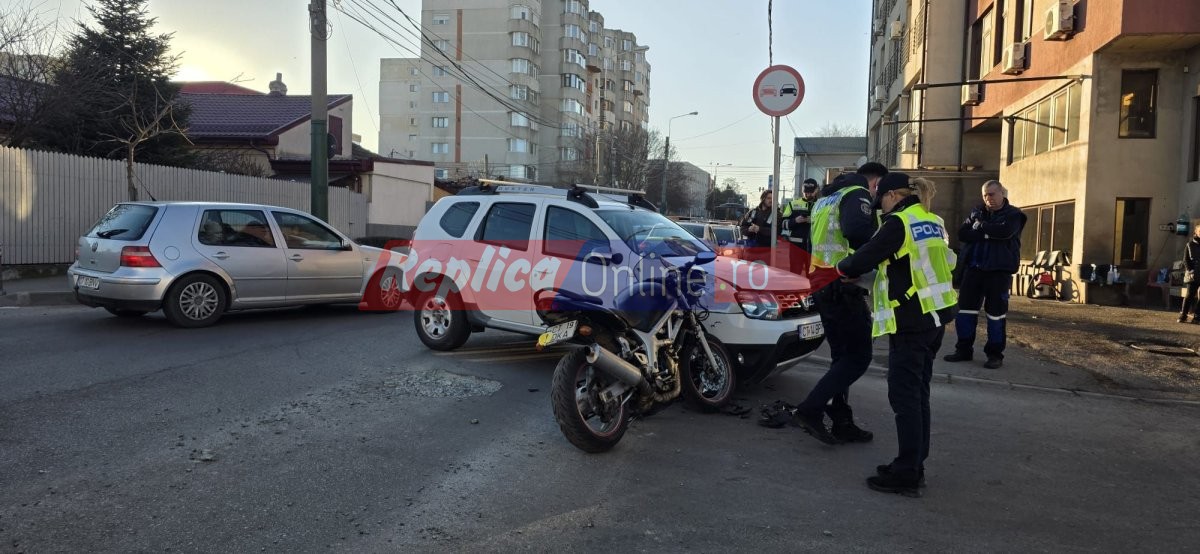 Accident rutier intre un autoturism si o motocicleta, la intersectia strazilor Baba Novac si Andrei Muresan. Video