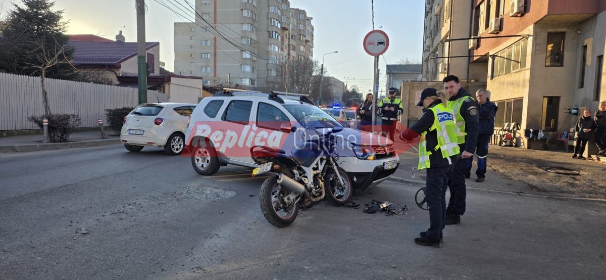 Accident rutier intre un autoturism si o motocicleta, la intersectia strazilor Baba Novac si Andrei Muresan. Video