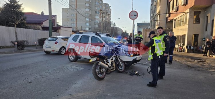Accident rutier între un autoturism și o motocicletă, la intersecția străzilor Baba Novac și Andrei Mureșan. Video