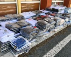 Un șofer din Constanța a fost prins cu 1.900 de articole de îmbrăcăminte contrafăcute. Video