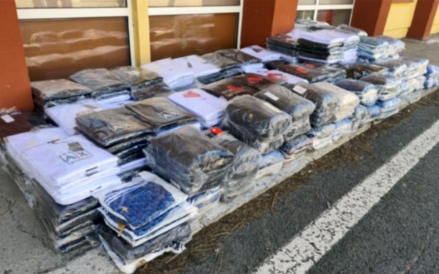 Un șofer din Constanța a fost prins cu 1.900 de articole de îmbrăcăminte contrafăcute. Video