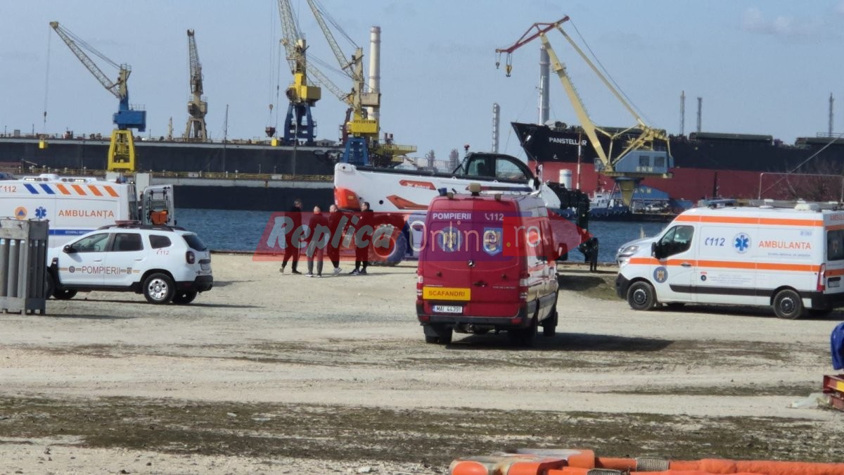Filmul tragediei din Portul Midia! Cum s-a scufundat remorcherul cu 5 oameni la bord. Video Filmul tragediei din Portul Midia! Cum s-a scufundat remorcherul cu 5 oameni la bord. Video