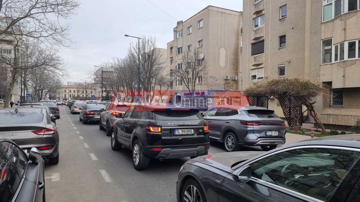 Olimpiada de injuraturi pe strada Mircea cel Batran, dupa ce o serie de lucrari au facut traficul un calvar. Video Olimpiada de injuraturi pe strada Mircea cel Batran, dupa ce o serie de lucrari au facut traficul un calvar. Video