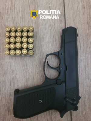 Poliția a luat la verificat deținătorii de arme
