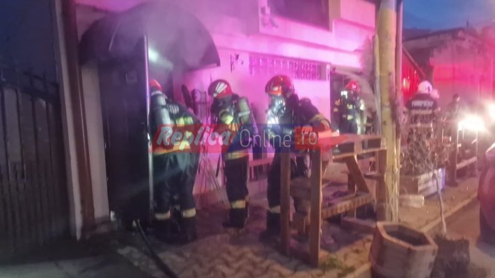 Incendiu la o școală de dans de pe str. Călugăreni. 30 de persoane s-au autoevacuat