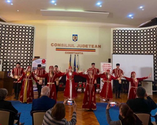 UDTTMR: Ansamblul “Qarasu” prezent la cea de-a XXIV-a ediție a Festivalului Interetnic “Primăvara Comunitară”