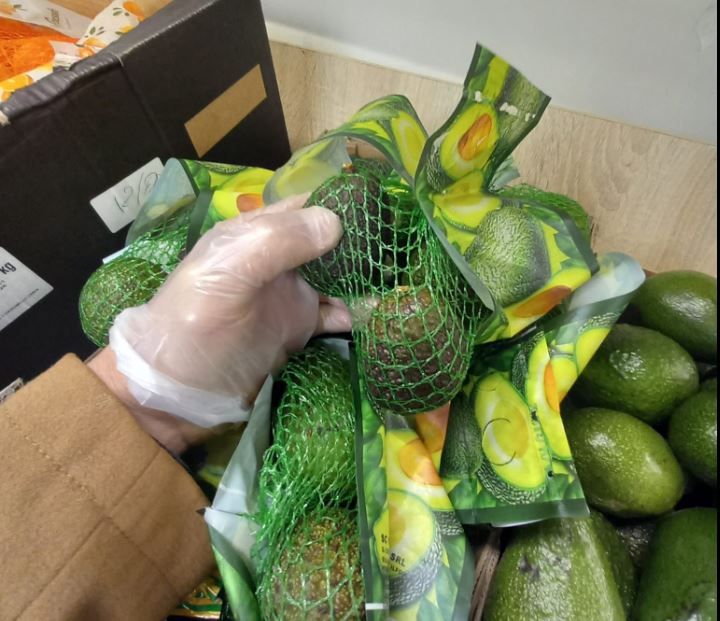 Inspectorii ANPC au descins in magazinele din toata tara &ndash; oua cu fisuri si depuneri de impuritati, printre neregulile constatate