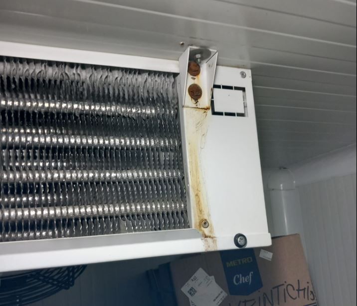 Inspectorii ANPC au descins in magazinele din toata tara &ndash; oua cu fisuri si depuneri de impuritati, printre neregulile constatate