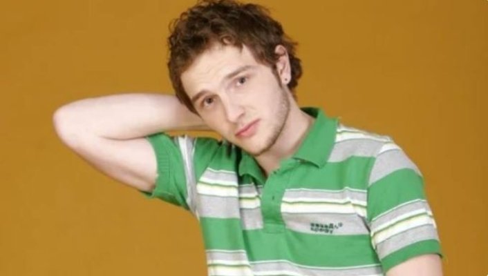 Recunoști actorul din imagine? În urmă cu 21 de ani juca într-un serial Pro TV și arăta așa 