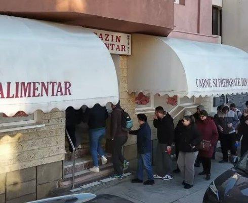 Constănțenii s-au trezit cu noaptea-n cap ca să prindă câțiva mici și un kil de carne gratis. Video