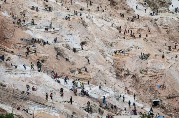 Alunecare masivă de teren: peste 200 de persoane au murit într-o mină din Congo. Video