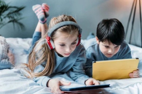 „Tu alegi între uz şi abuz de Internet“ - campanie dedicată elevilor şi pericolelor din mediul online