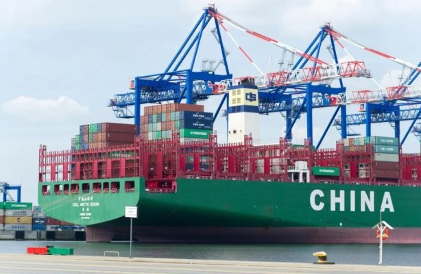 Două nave chineze masive au trecut prin Strâmtoarea Ormuz, după ce săptămâna trecută s-au întors din drum
