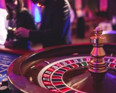 Ruleta online vs. fizică: diferențe între mese și mod de interacțiune