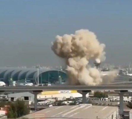 Explozie puternică în aeroportul din Dubai: avioanele se rotesc deasupra aeroportului. Fragmente căzute după o interceptare fulger. Video