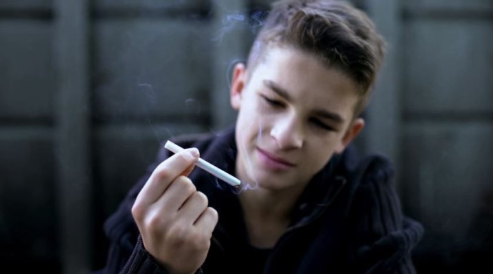 USR vrea să interzică cumpărăturile online de alcool și tutun, în rândul minorilor 