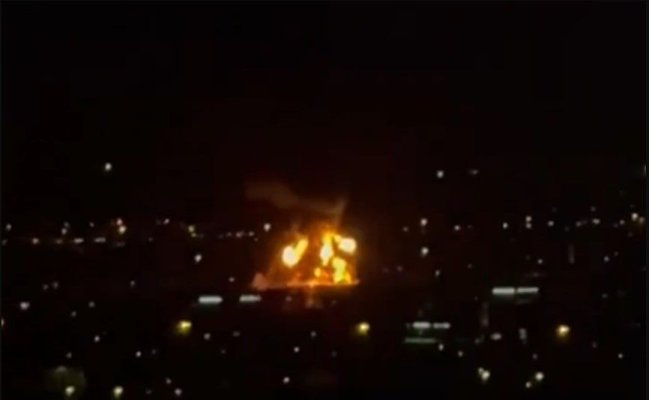 Incendiu pe Aeroportul Internațional Dubai, o dronă a lovit un rezervor de combustibil