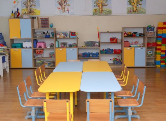 Primaria Constanța continuă livrarea mobilierului și a echipamentelor în unitățile de învățământ 