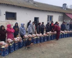 Asociația Suflete Deschise și SC Arimex Comexim 2000 SRL au ajuns cu daruri la familii din Pecineaga