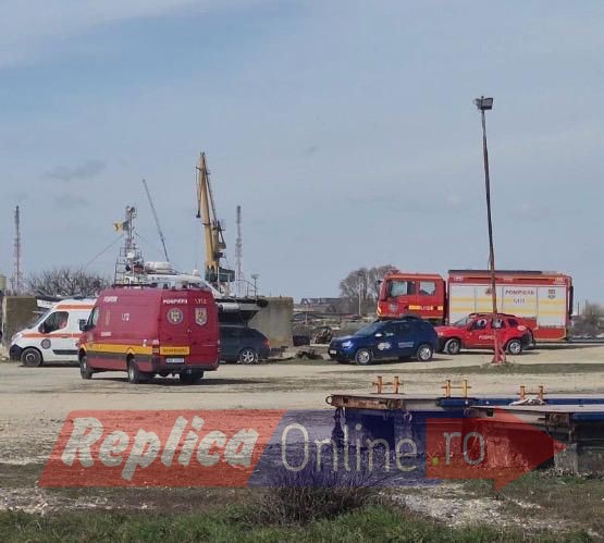 Filmul tragediei din Portul Midia! Cum s-a scufundat remorcherul cu 5 oameni la bord. Video Filmul tragediei din Portul Midia! Cum s-a scufundat remorcherul cu 5 oameni la bord. Video