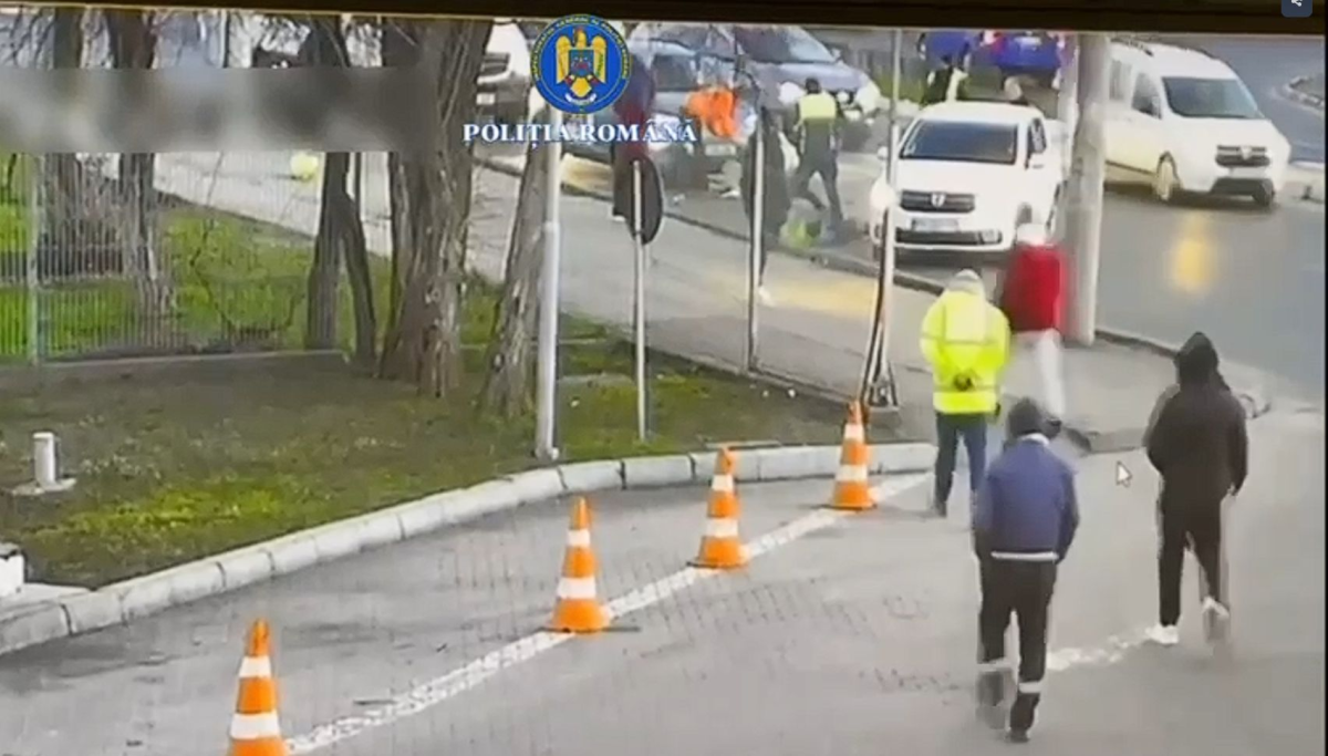 Bataie ca-n codru pe un bulevard din Ploiesti. Un barbat de 46 de ani si doi adolescenti au fost implicati in scandal Bataie ca-n codru pe un bulevard din Ploiesti. Un barbat de 46 de ani si doi adolescenti au fost implicati in scandal