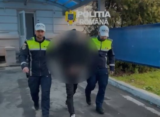 Un șofer, cu permisul suspendat, a fost reținut de polițisti după ce a provocat un accident! Video